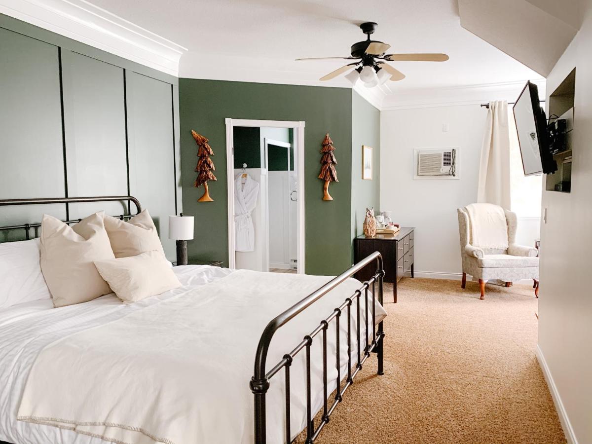 The Inn At The Ninth Hole Bed & Breakfast Salmon Arm Dış mekan fotoğraf